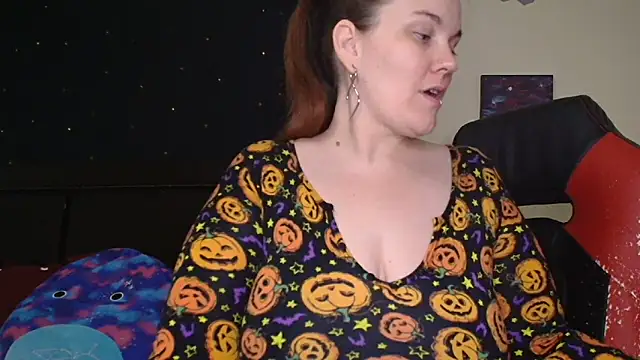 Snapshot of ToxicLilly chatting on October 21, 8:40 am ToxicLilly online show from October 21, 8:40 am