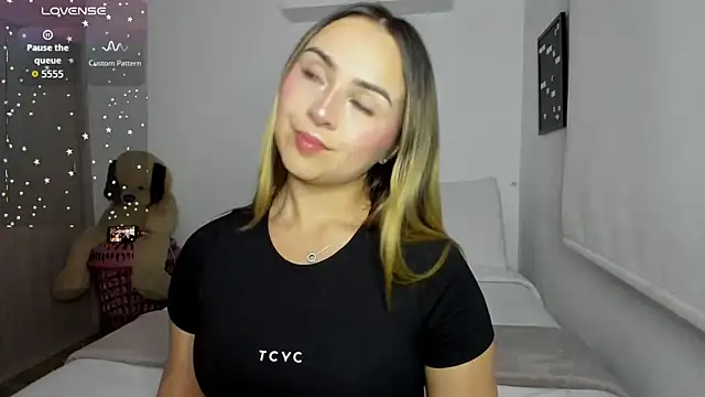 sophi mooreno online show from February 4, 2:03 am