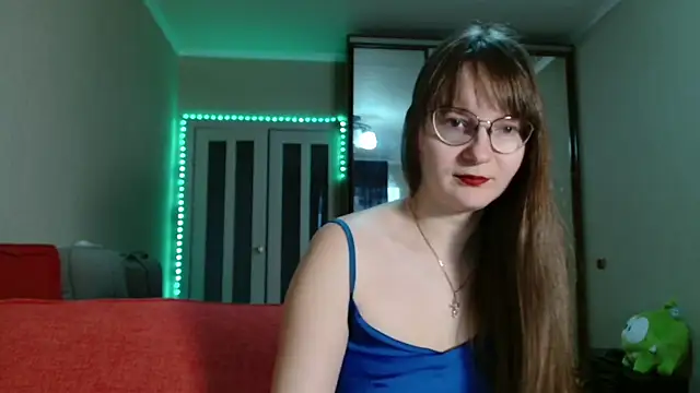 KiraGoldens online show from February 16, 6:35 am