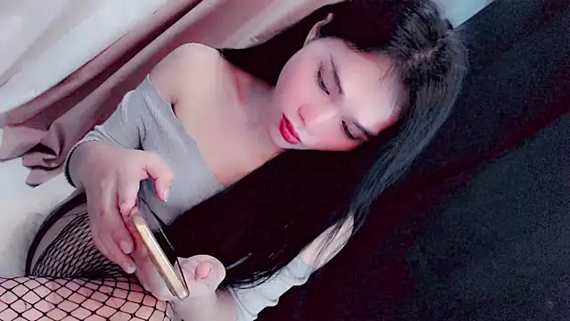 kylamooree online show from March 1, 6:46 am