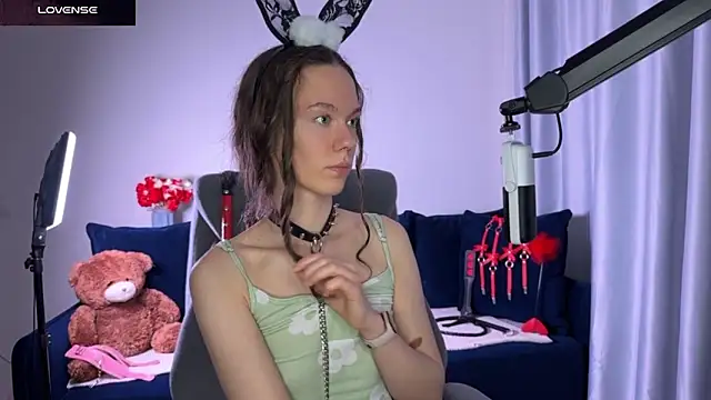 Snapshot of SharkyBaby chatting on September 21, 4:49 pm SharkyBaby online show from September 21, 4:49 pm