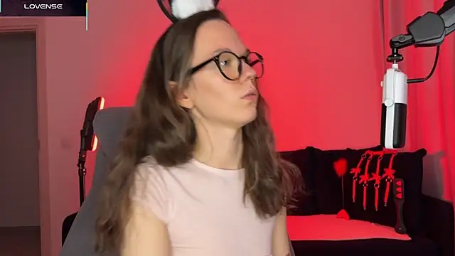 Snapshot of SharkyBaby chatting on October 10, 5:29 pm SharkyBaby online show from October 10, 5:29 pm