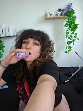 Snapshot of Moxxxie chatting on October 7, 2:43 pm Moxxxie online show from October 7, 2:43 pm