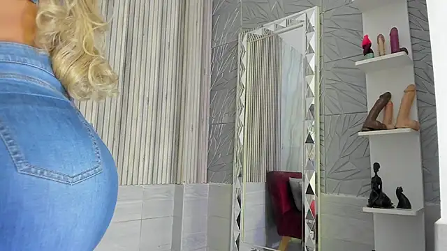 BriannaChelsea online show from November 22, 12:41 pm