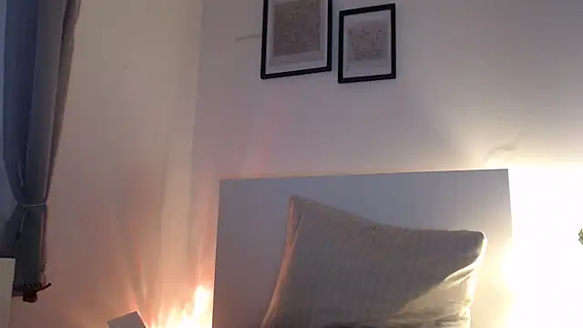 ocean eyess  online show from February 16, 4:29 pm