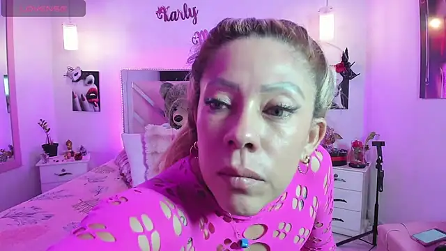 Snapshot of Karly_moon chatting on September 18, 1:59 am Karly moon online show from September 18, 1:59 am