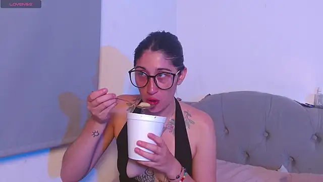 Red-moon1 online show from October 8, 3:55 am