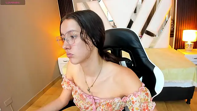 Linda4Petite online show from November 24, 6:32 pm