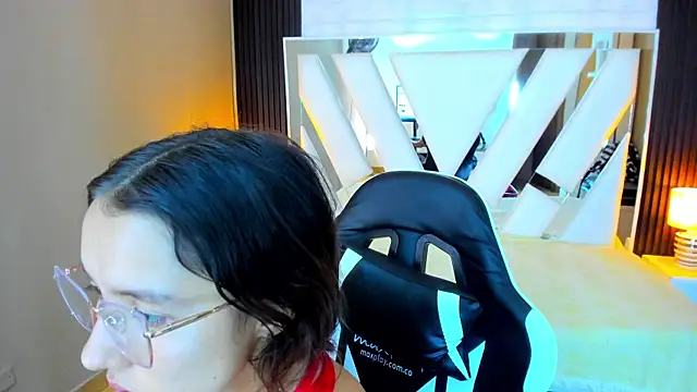 Linda4Petite online show from November 5, 6:57 pm