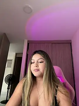 lunablossom  online show from October 23, 10:38 pm