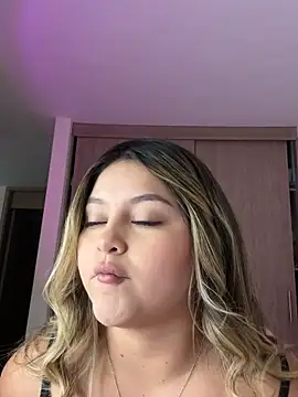 lunablossom  online show from October 15, 10:34 pm