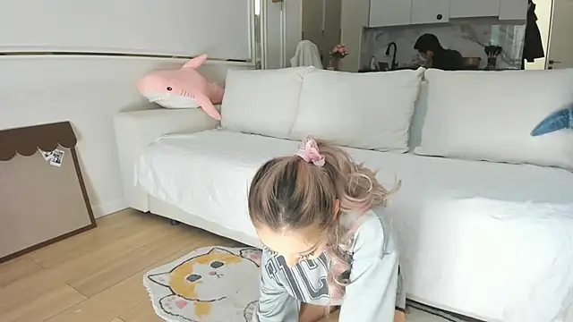 Pupasui02 online show from December 3, 10:50 am