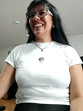 aisha latina online show from November 12, 4:49 pm