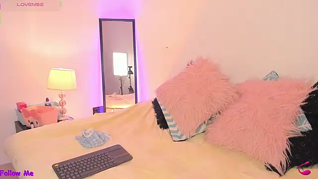 SophieRossi online show from November 7, 4:51 am