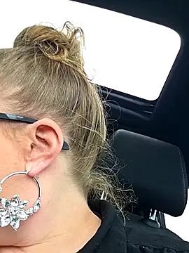 julimonroe online show from February 2, 9:03 pm