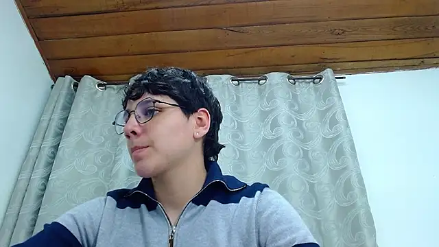 Snapshot of bad_giirl_ chatting on October 17, 6:22 pm bad giirl  online show from October 17, 6:22 pm