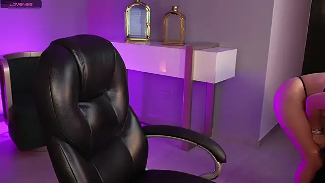 Snapshot of MadelineFox chatting on September 18, 8:46 am MadelineFox online show from September 18, 8:46 am