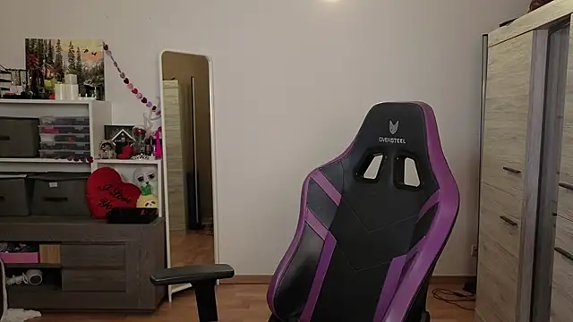 TinniAngel online show from February 7, 6:34 pm