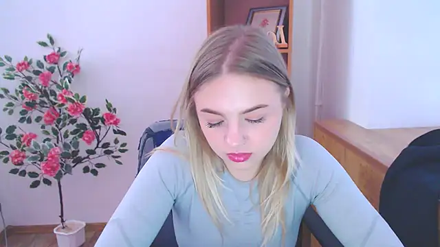 CrazyGloria online show from October 23, 5:35 am