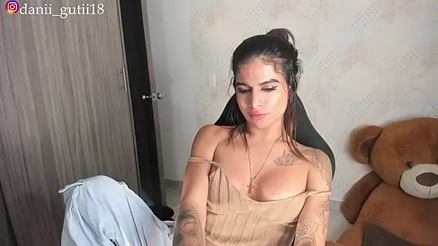 dani rosee online show from November 8, 9:03 am