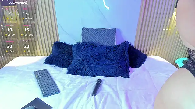 emilyconer online show from October 1, 4:06 am