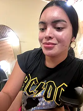 TS-SimplyTheBest online show from November 17, 10:05 am