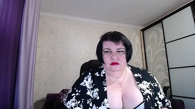 JuicyLady Di online show from October 25, 5:04 am