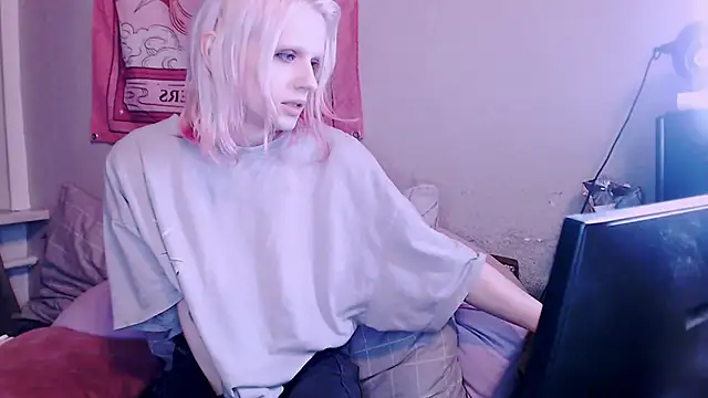 Alien Bella online show from December 18, 2:22 pm