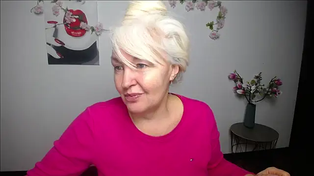 BlondyLeeBest online show from February 9, 8:00 pm