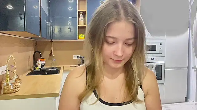 Snapshot of CharmingSarah chatting on October 4, 3:27 pm CharmingSarah online show from October 4, 3:27 pm