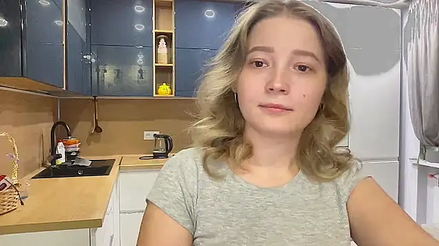 Snapshot of CharmingSarah chatting on September 27, 3:30 pm CharmingSarah online show from September 27, 3:30 pm
