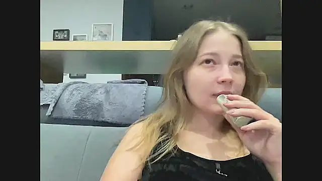 Snapshot of CharmingSarah chatting on October 16, 4:20 pm CharmingSarah online show from October 16, 4:20 pm