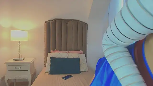 Emma Torres   online show from December 19, 12:30 pm