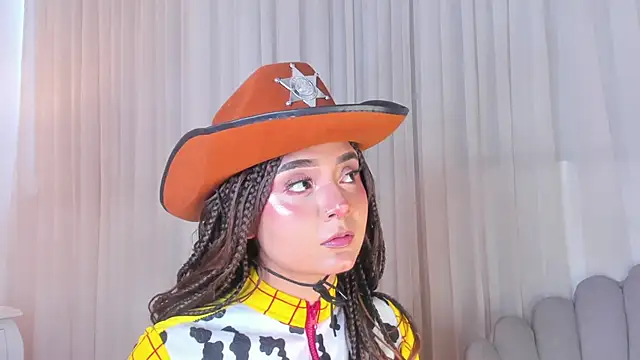 Emma Torres   online show from January 12, 12:10 pm