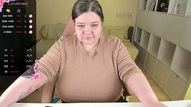 Snapshot of PlumPie chatting on October 31, 10:25 pm PlumPie online show from October 31, 10:25 pm