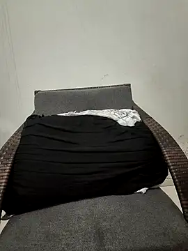 VIC22SECRET online show from November 25, 1:08 am