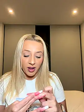 Snapshot of Strongqueen chatting on October 26, 5:30 pm Strongqueen online show from October 26, 5:30 pm