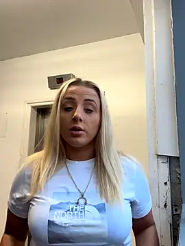 Snapshot of Strongqueen chatting on September 20, 5:22 pm Strongqueen online show from September 20, 5:22 pm