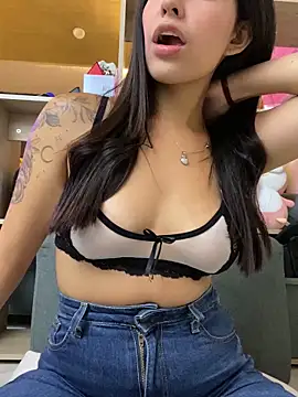 DaphneUwu online show from September 28, 1:45 am