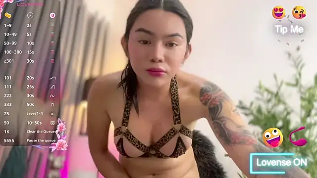 Snapshot of sassy_olivia chatting on October 14, 7:38 pm sassy olivia online show from October 14, 7:38 pm