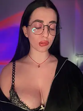 Emylia online show from December 22, 10:46 pm