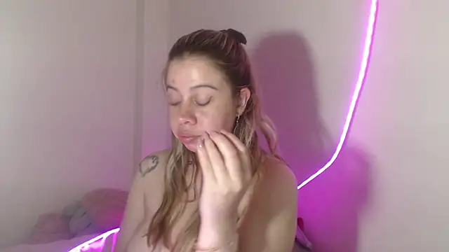 SweetSofty online show from December 18, 10:47 pm