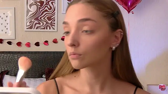 VirginieCruz online show from February 21, 8:15 am