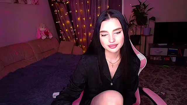   Malika   online show from November 28, 4:32 pm