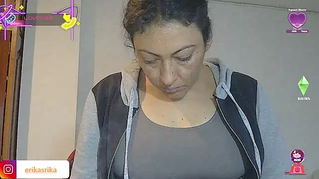 Snapshot of ErikaRika chatting on October 25, 3:36 am ErikaRika online show from October 25, 3:36 am