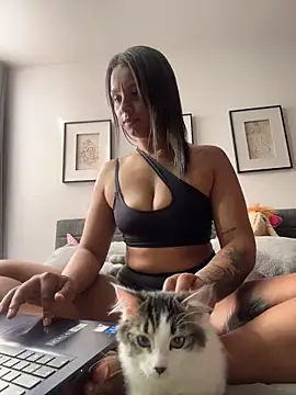 J loren online show from February 28, 8:52 pm