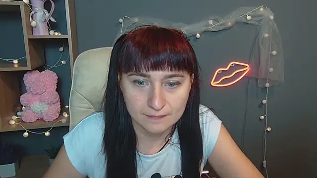 NinaFlawlees online show from September 18, 12:04 pm