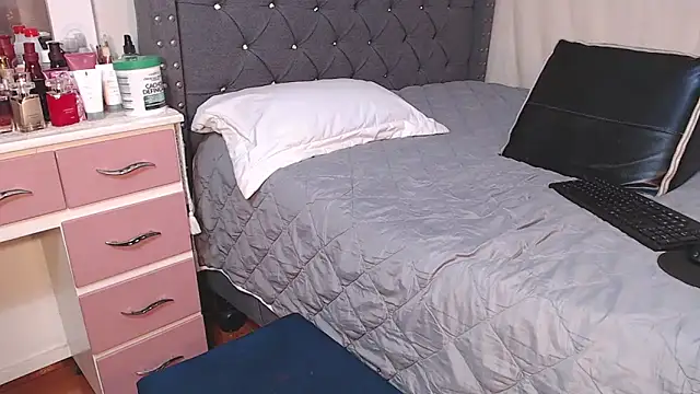 CanndyBrunett online show from December 14, 8:03 pm