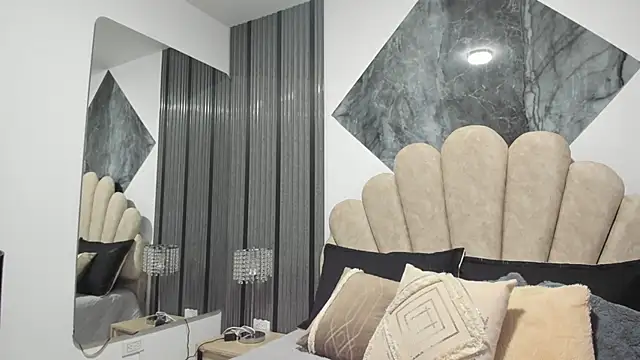 Naughty  Mom online show from February 17, 7:51 am