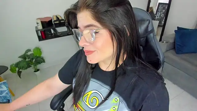 BellaFlaming online show from September 22, 11:30 am